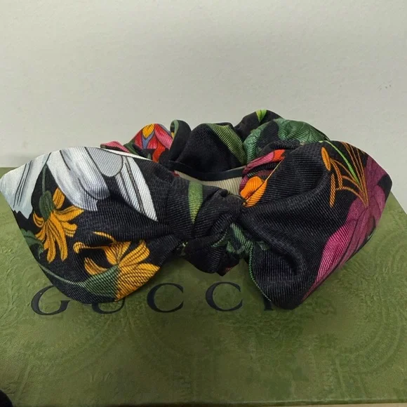 ✨SOLD✨Gucci 100% Silk Hair Scrunchies - Picture 5 of 7